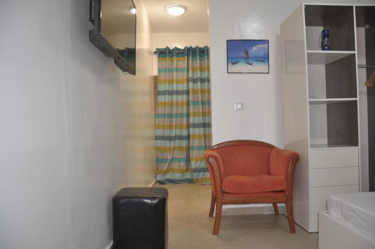 " Le Nid Douillet ", Un Fabuleux Studio, Calme, Cosy Et Bien Climatise Au Centre De Saly Buitenkant foto