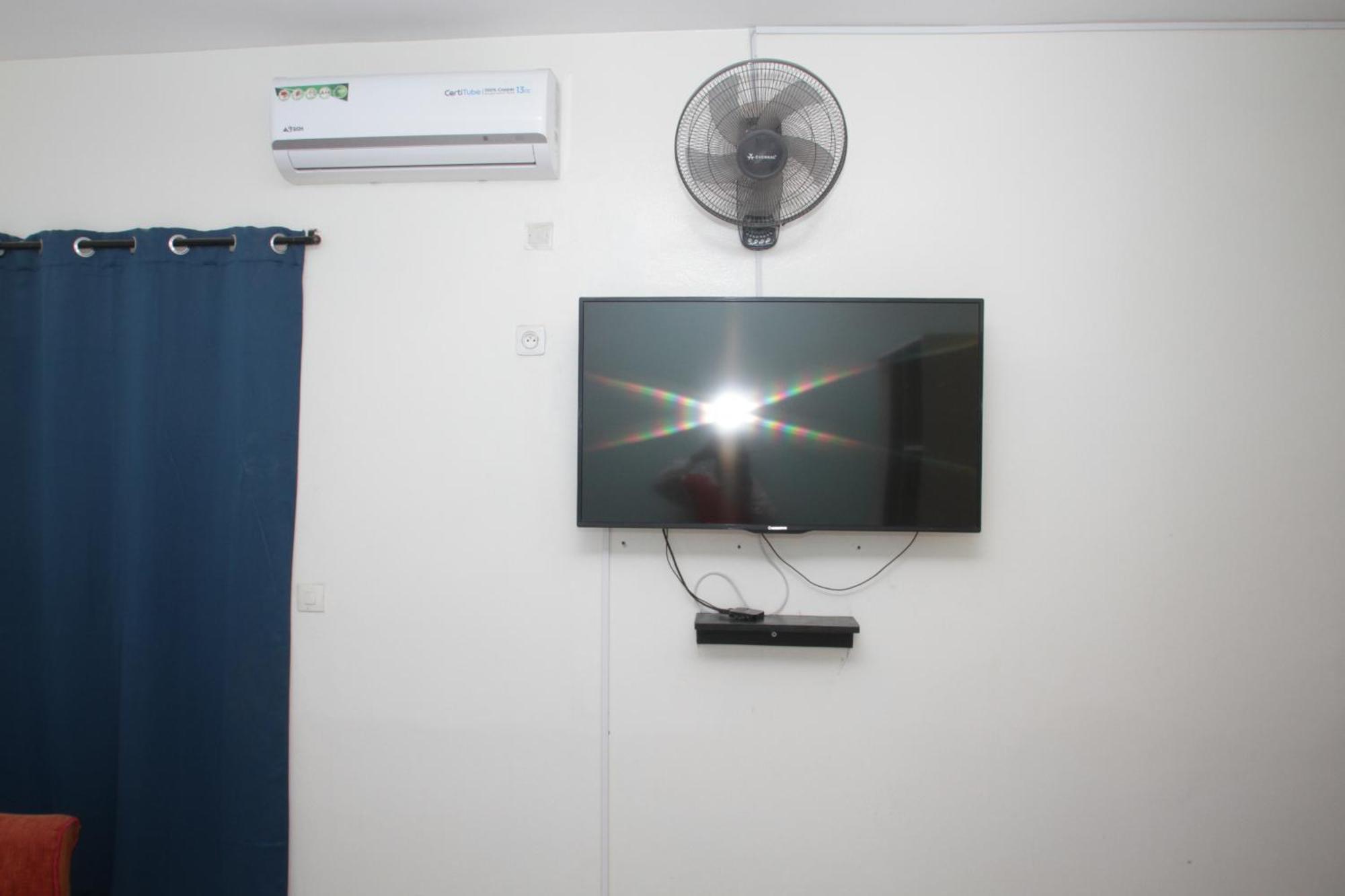 " Le Nid Douillet ", Un Fabuleux Studio, Calme, Cosy Et Bien Climatise Au Centre De Saly Buitenkant foto
