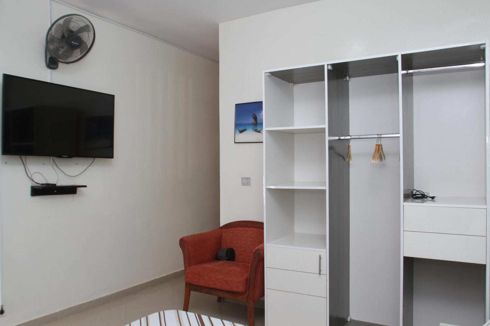 " Le Nid Douillet ", Un Fabuleux Studio, Calme, Cosy Et Bien Climatise Au Centre De Saly Buitenkant foto