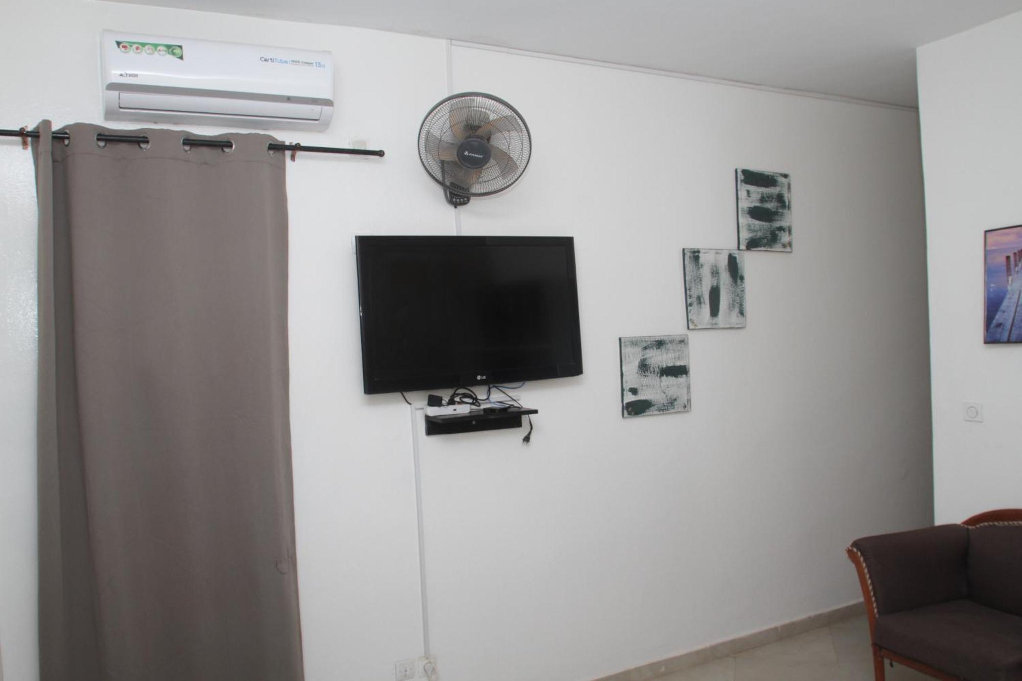 " Le Nid Douillet ", Un Fabuleux Studio, Calme, Cosy Et Bien Climatise Au Centre De Saly Buitenkant foto